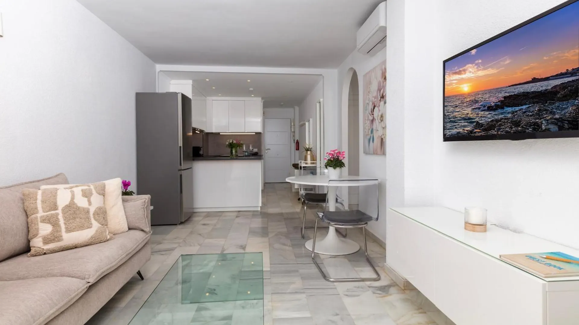 Oceanfront Mijas Apartment 0*,
